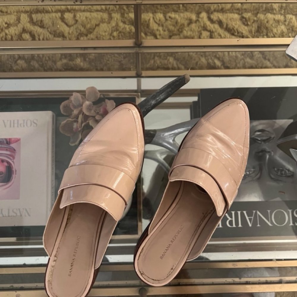 Banana Republic Loafer Mule Slides - Nude Tan Patent Leather Size 9.5.